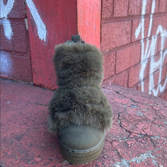 Faux Fur Trimmed Olive Green Ankle Boots - Picture 3 of 6